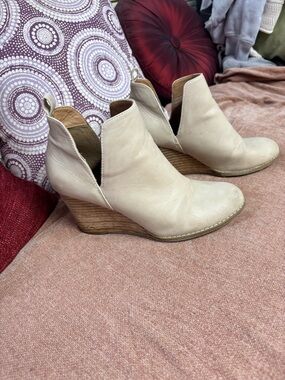 Report Cream Leather Wedge Ankle Booties
